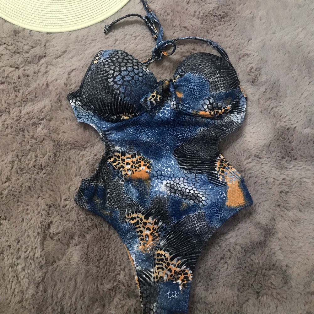 Swimming suit